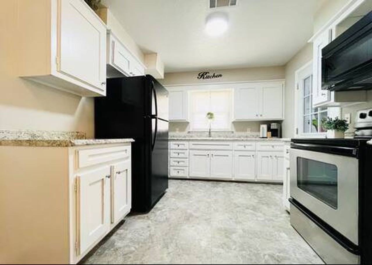 224 W 9th St - Photo 4 of 13