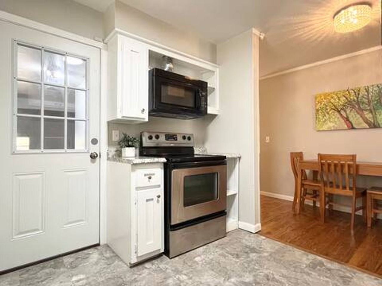 224 W 9th St - Photo 5 of 13