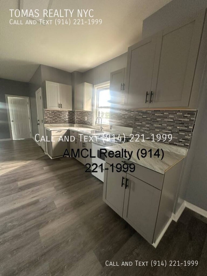 215 Edwards Pl Apt 3rd #3F - Photo 3 of 7