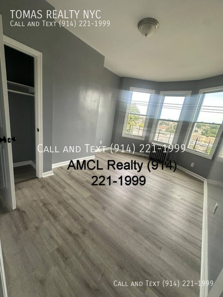 215 Edwards Pl Apt 3rd #3F - Photo 5 of 7