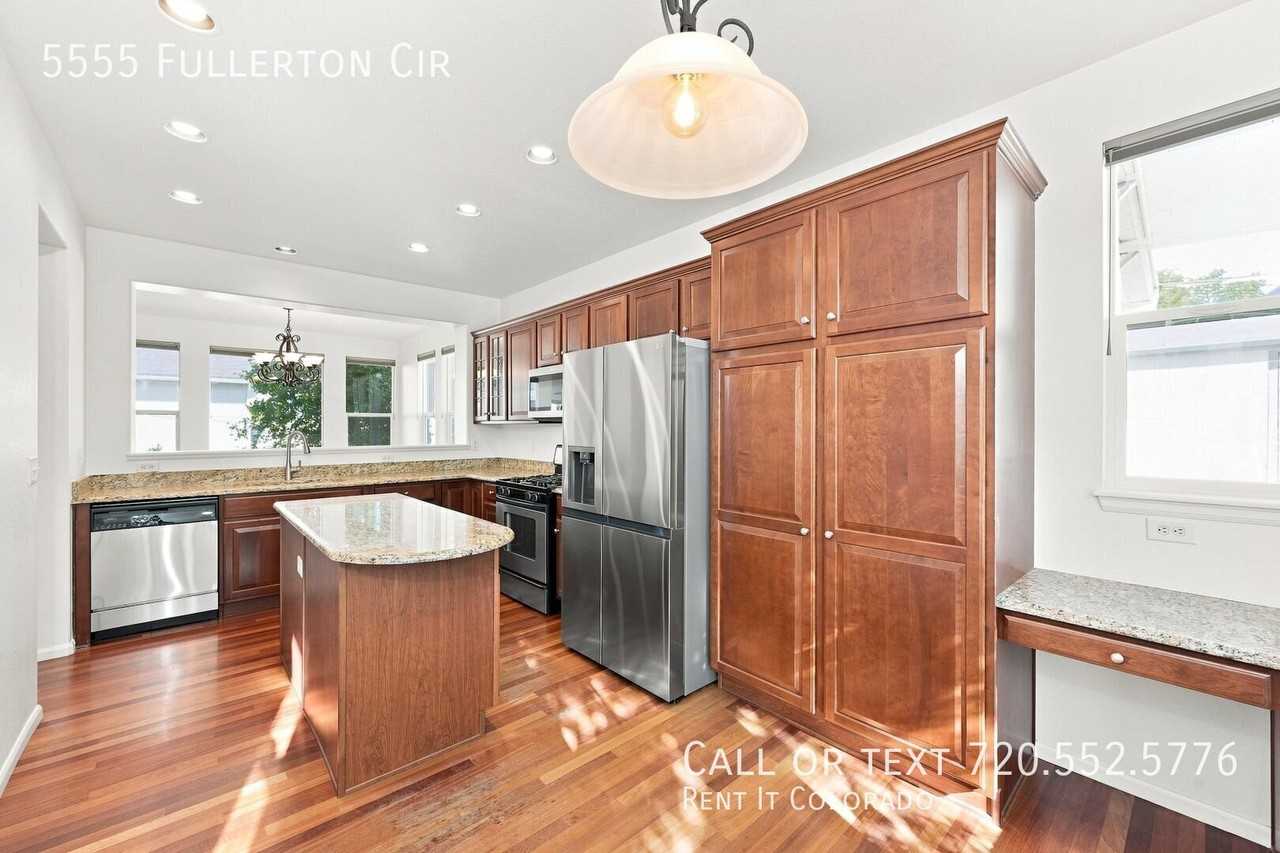 5555 Fullerton Cir - Photo 3 of 28