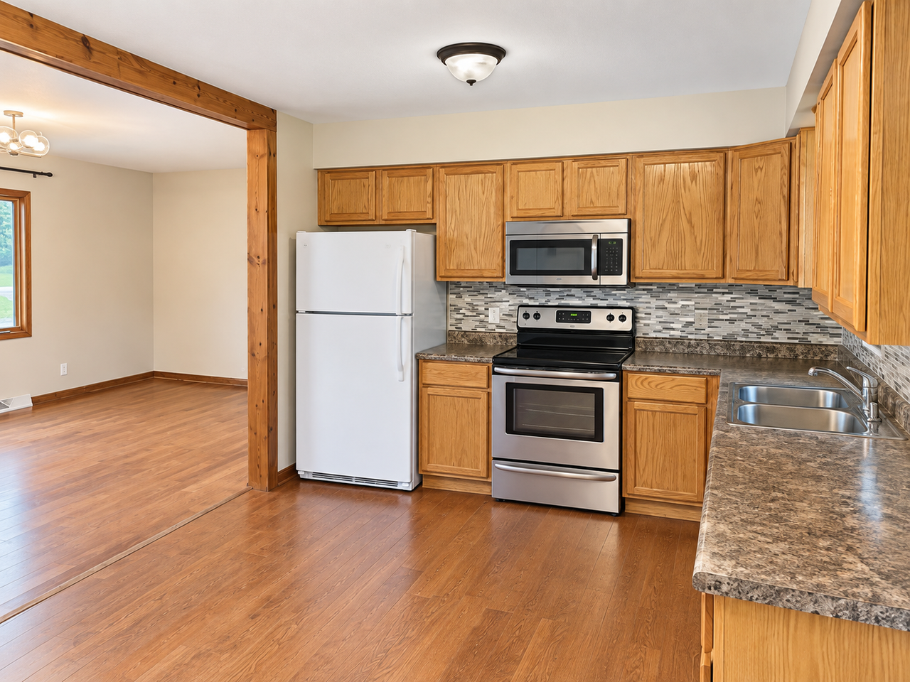 211 Joan St - Photo 2 of 7