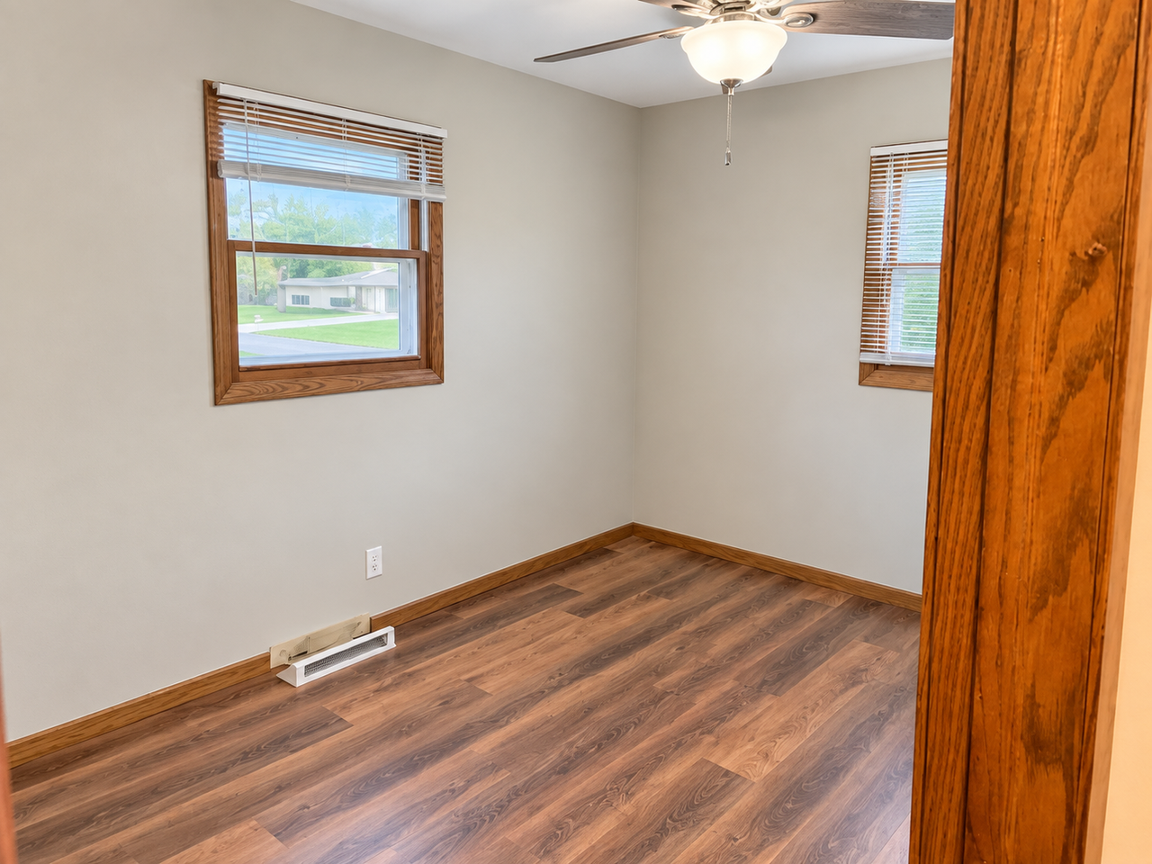 211 Joan St - Photo 6 of 7