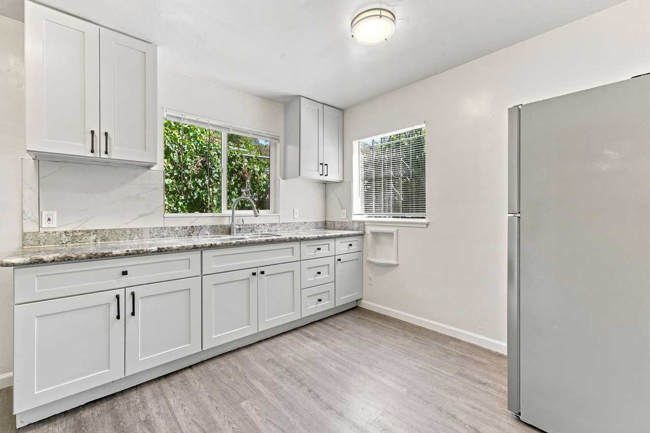 3519 68th Ave - Photo 7 of 25