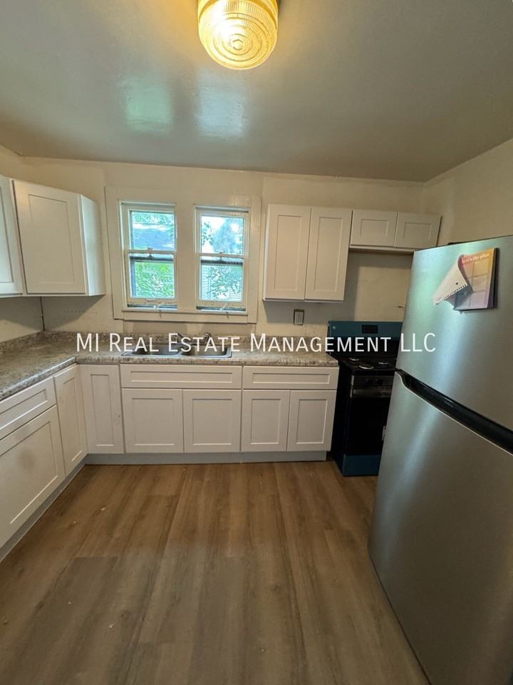 1920 Elwood St - Photo 3 of 10
