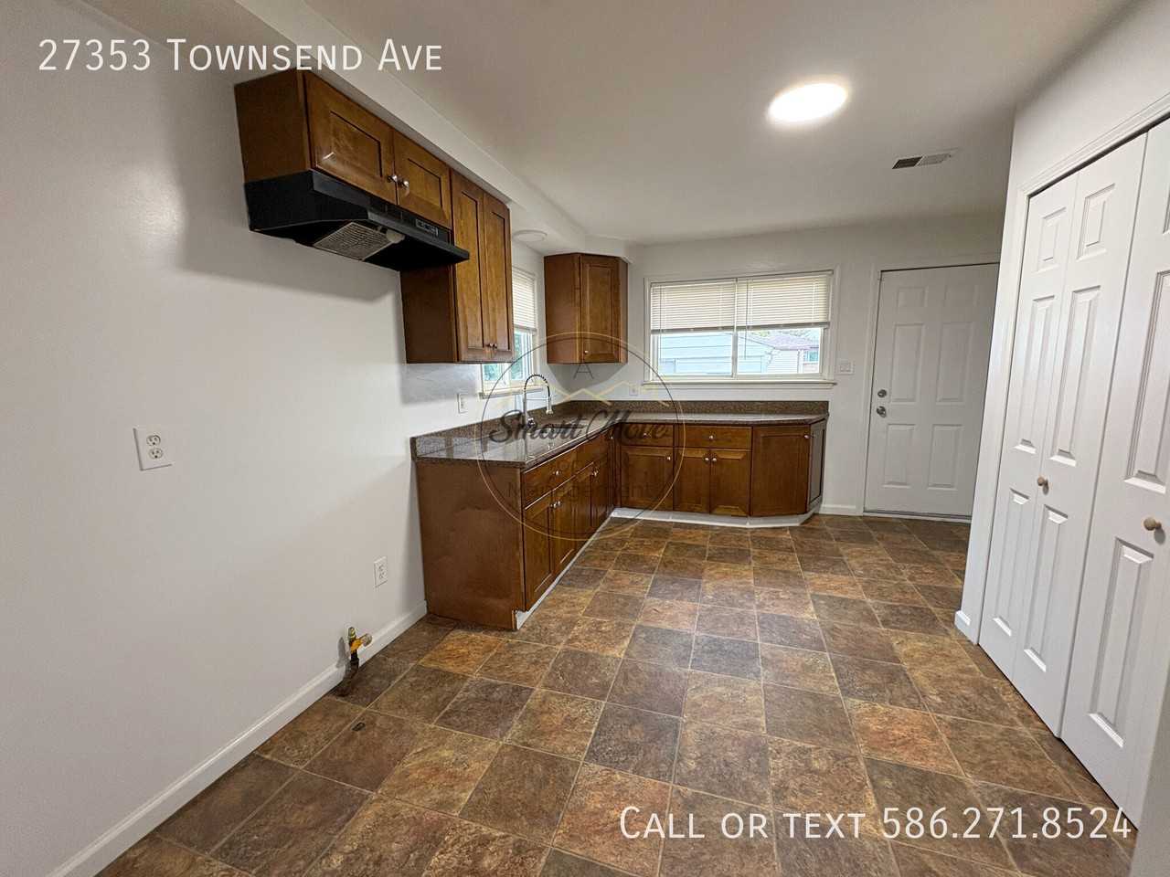 27353 Townsend Ave - Photo 5 of 16