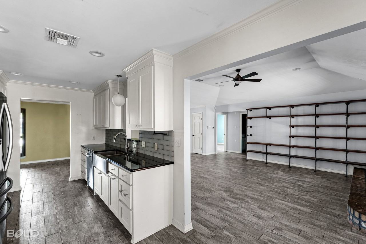427 Mayfair Dr - Photo 4 of 34