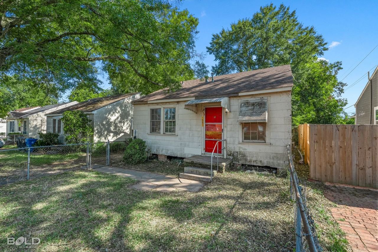 1551 Summers St - Photo 3 of 8