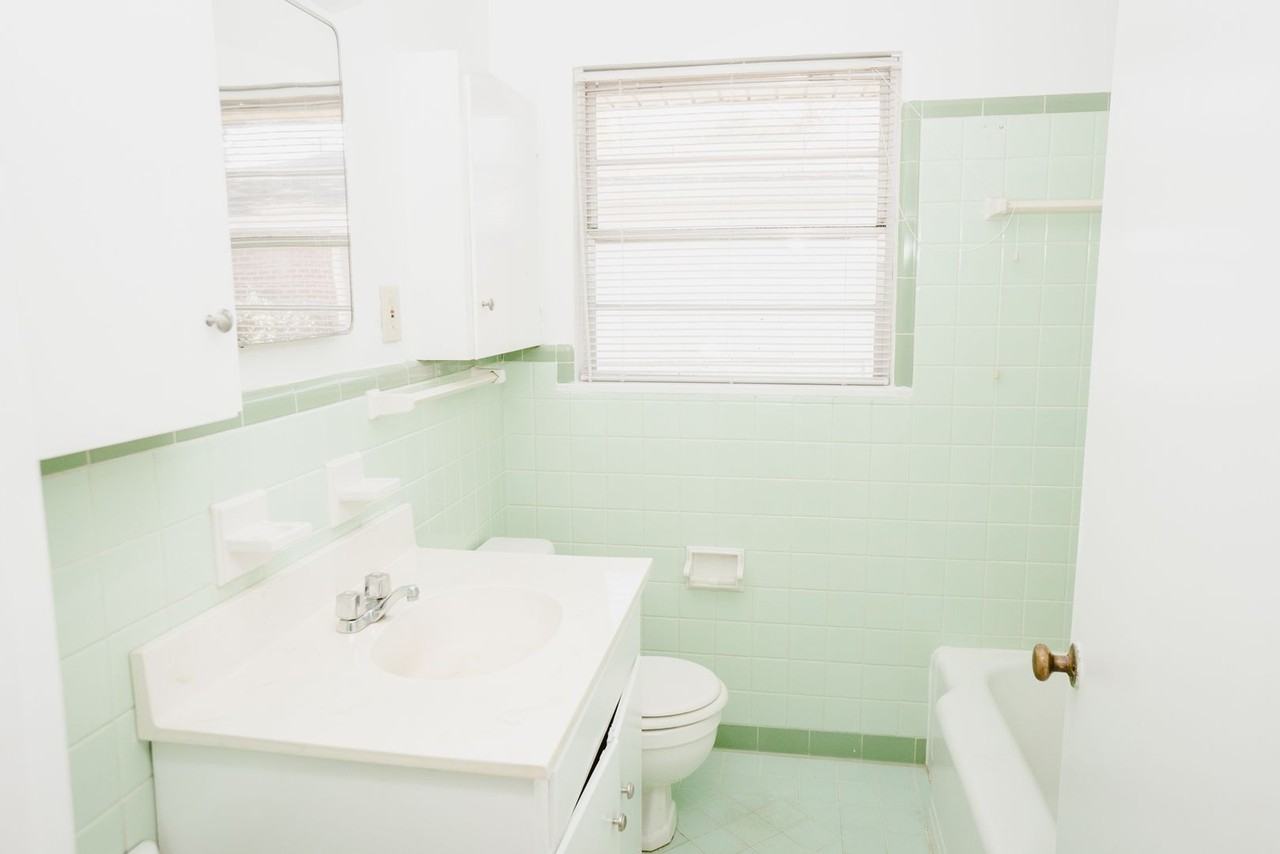 825 Cardinal St - Photo 3 of 11