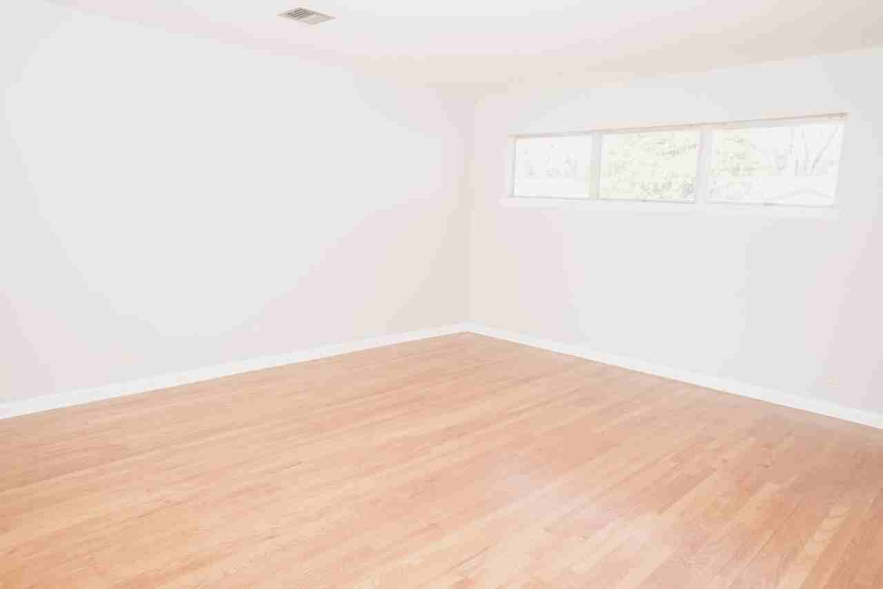 825 Cardinal St - Photo 5 of 11