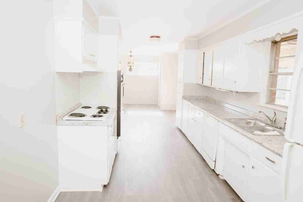 825 Cardinal St - Photo 7 of 11