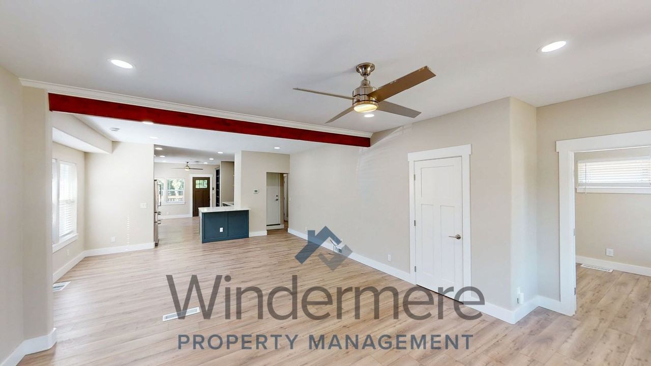 609 Pleasant St - Photo 6 of 36