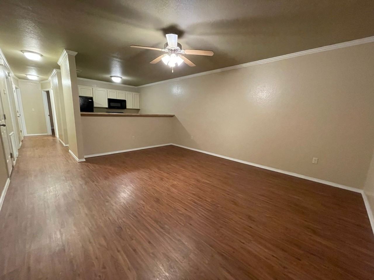2755 Oakview Rd - Photo 3 of 13