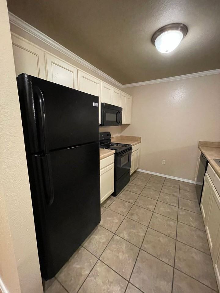 2755 Oakview Rd - Photo 5 of 13