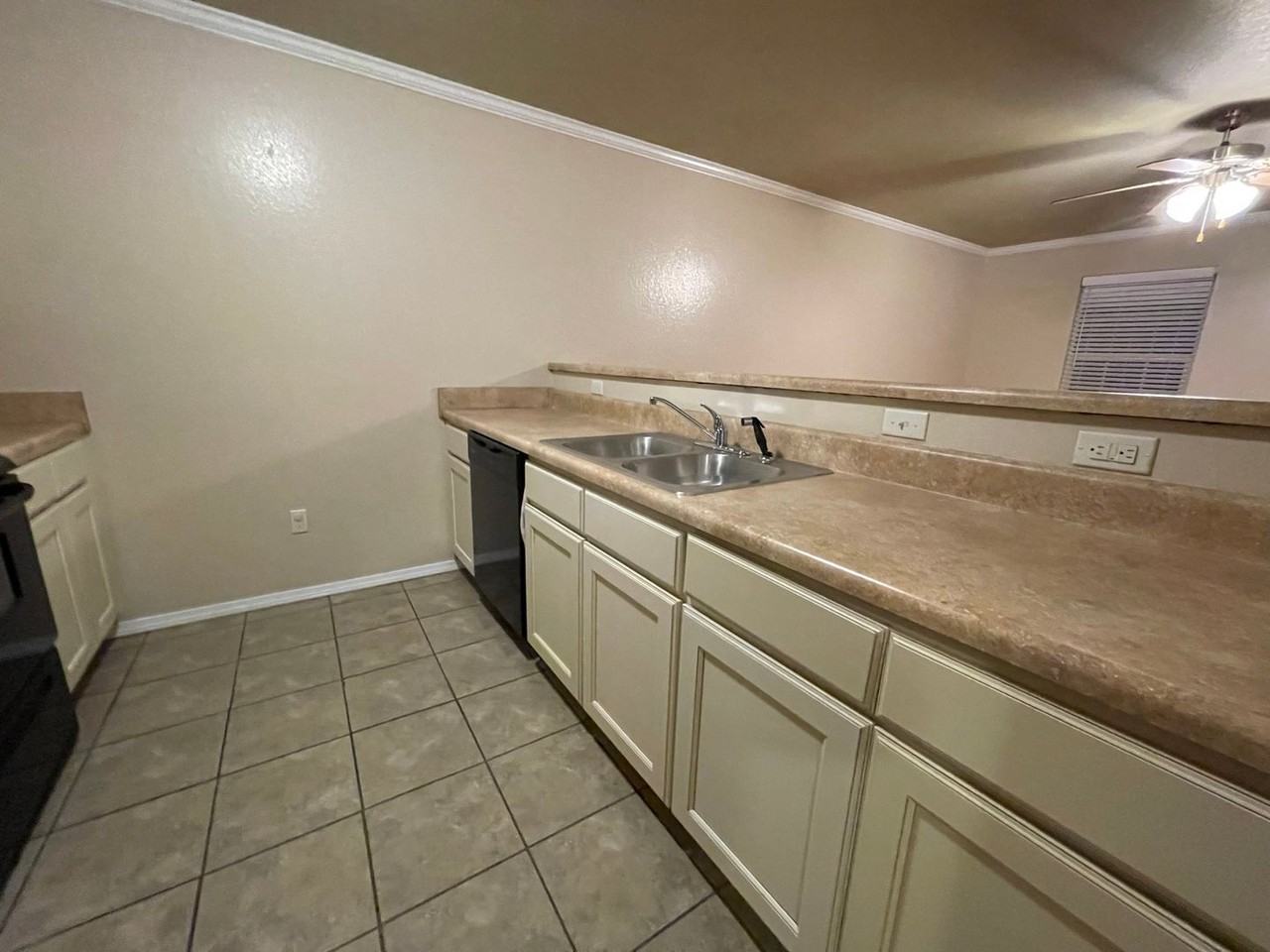 2755 Oakview Rd - Photo 6 of 13