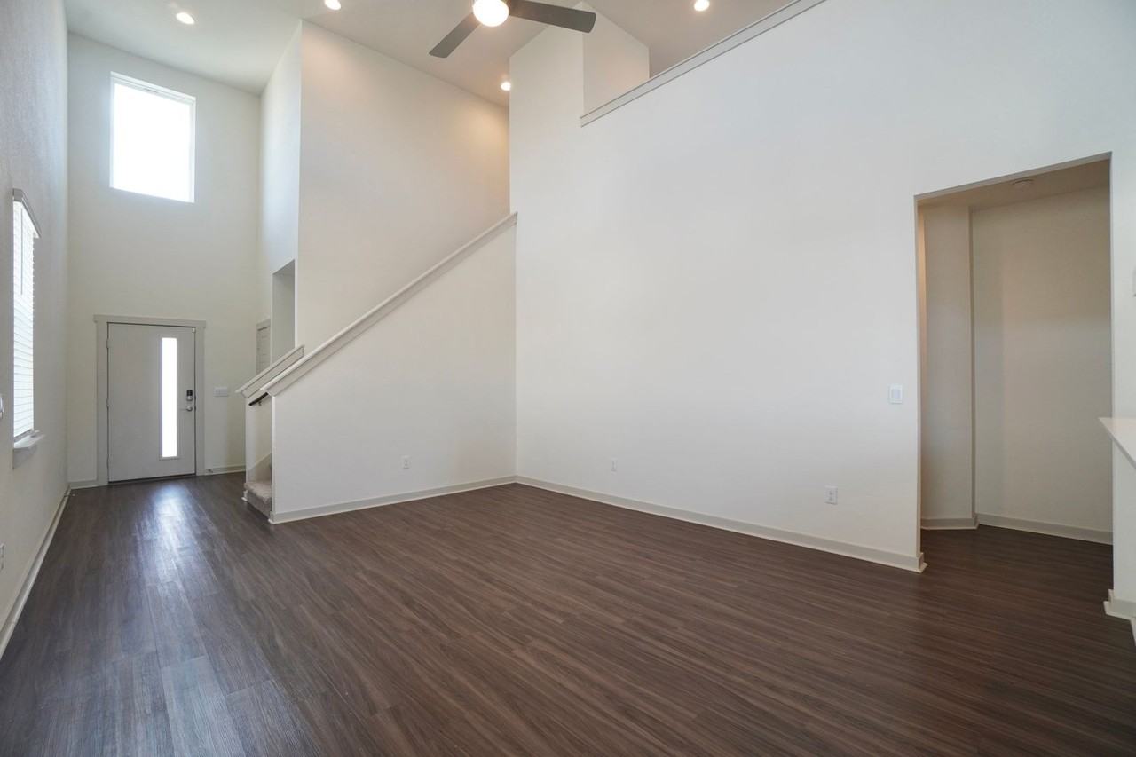 7612 Lowenfield Dr - Photo 4 of 36