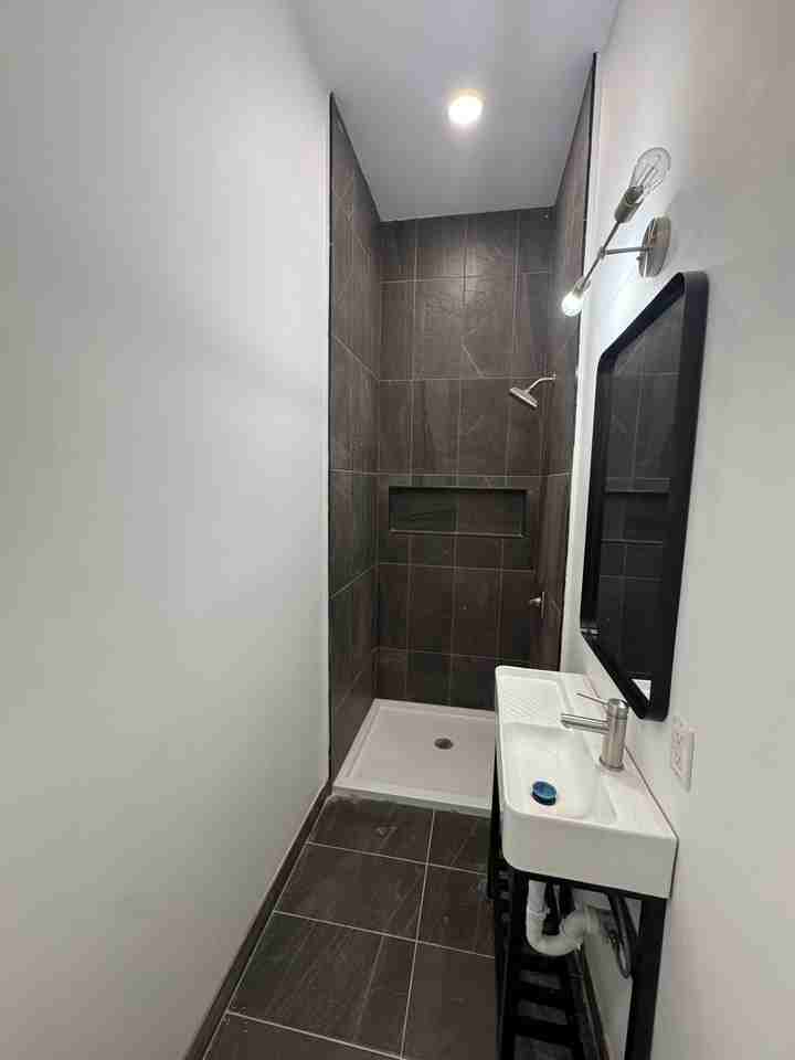839 S Jackson St #8 - Photo 3 of 7