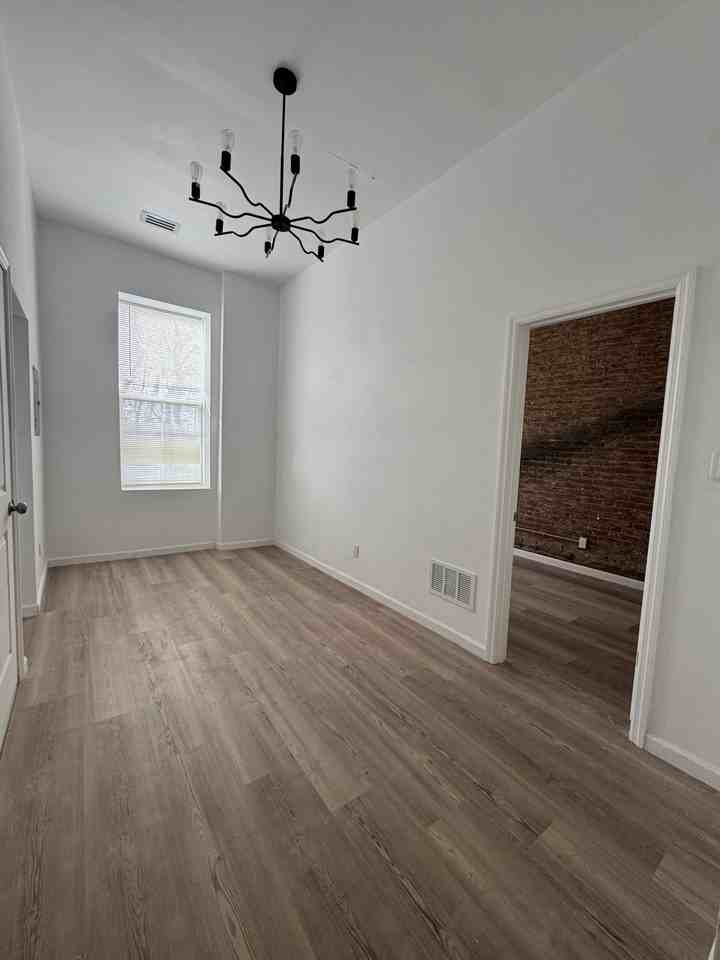 839 S Jackson St #8 - Photo 5 of 7