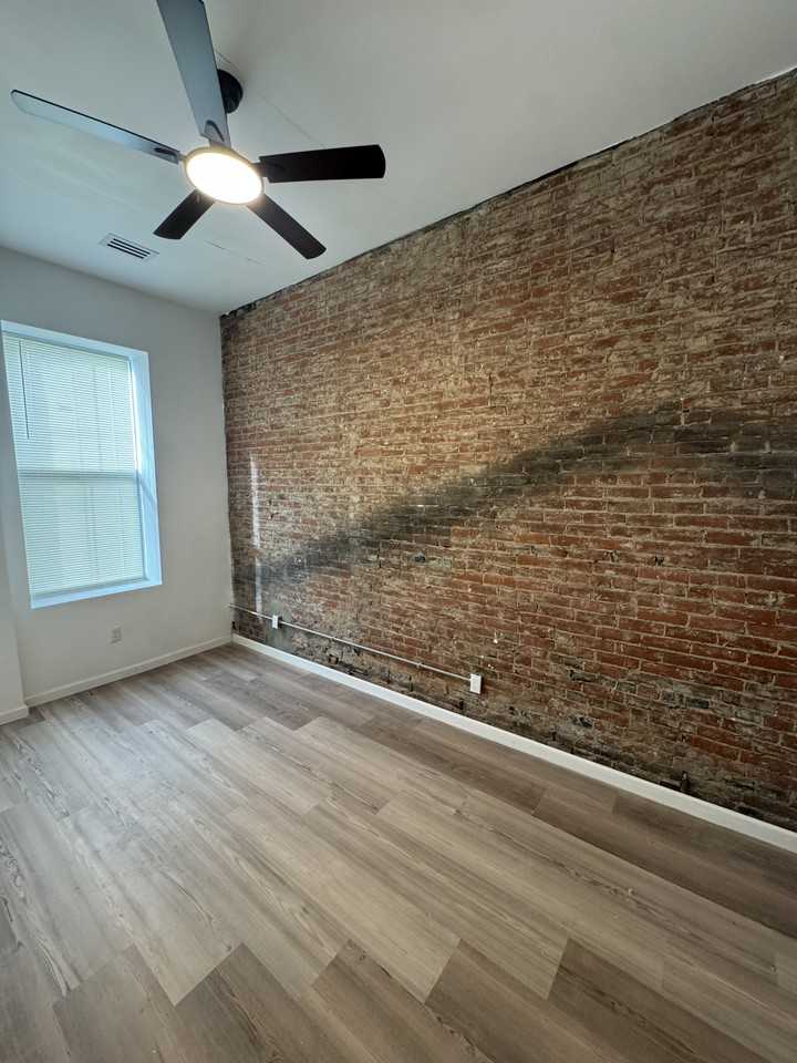 839 S Jackson St #8 - Photo 6 of 7