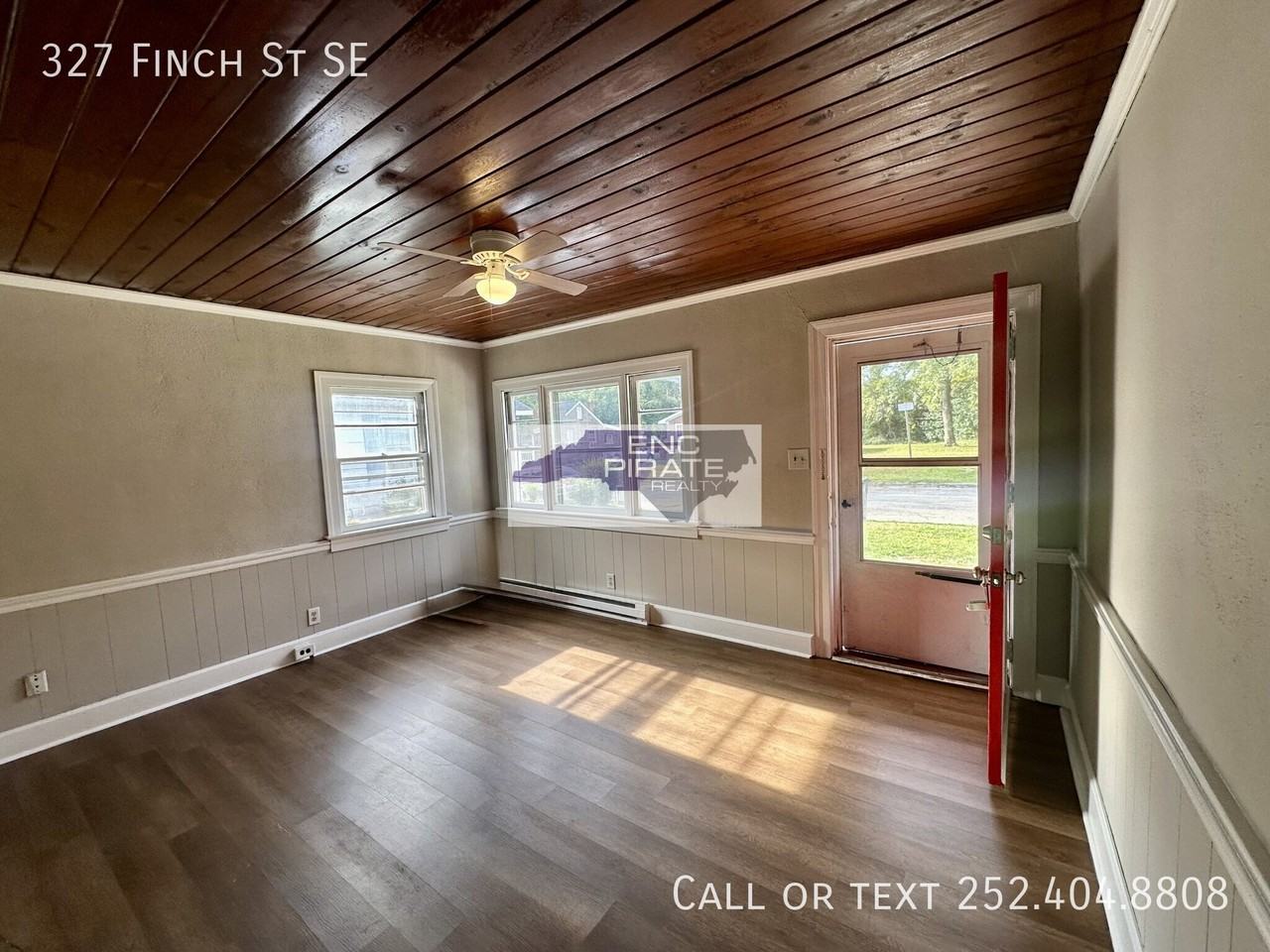 327 Finch St Se - Photo 7 of 10