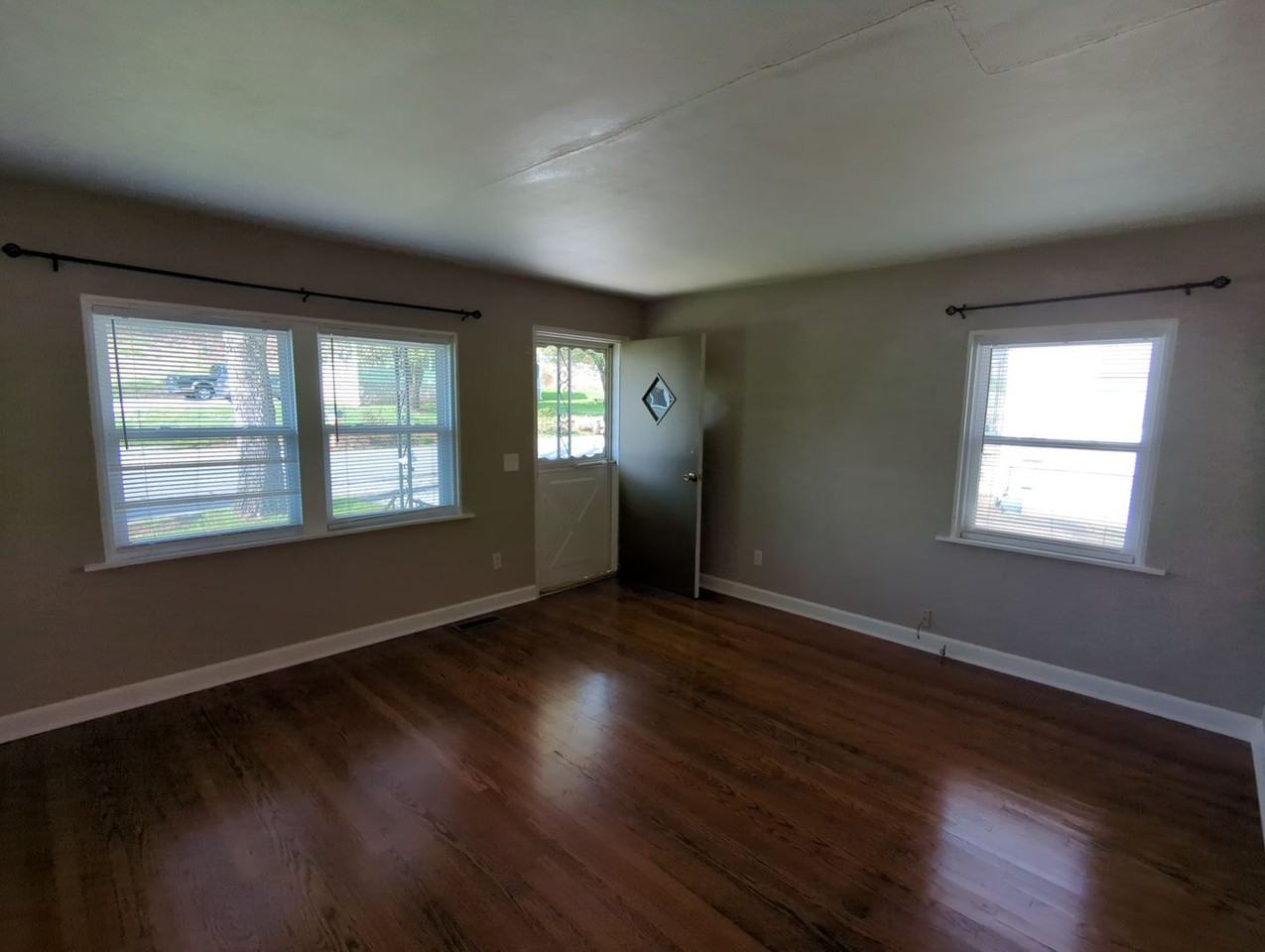 205 Crisman St - Photo 4 of 14