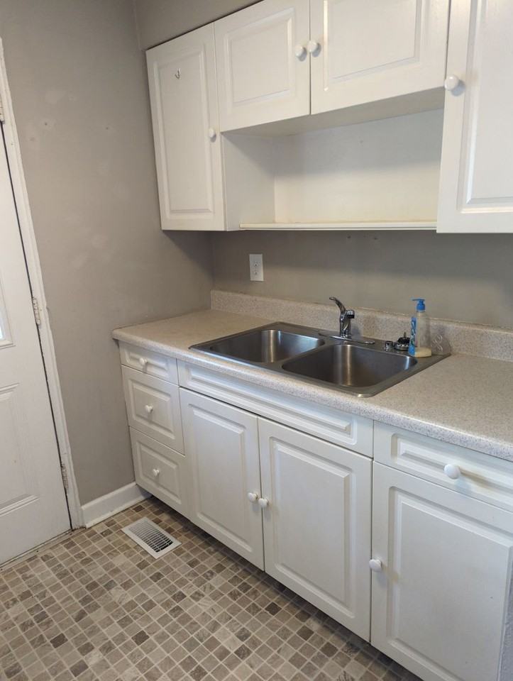 205 Crisman St - Photo 6 of 14