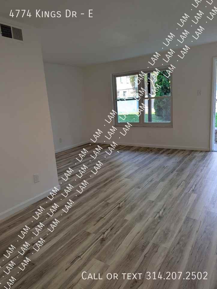 4774 Kings Dr #E - Photo 3 of 8