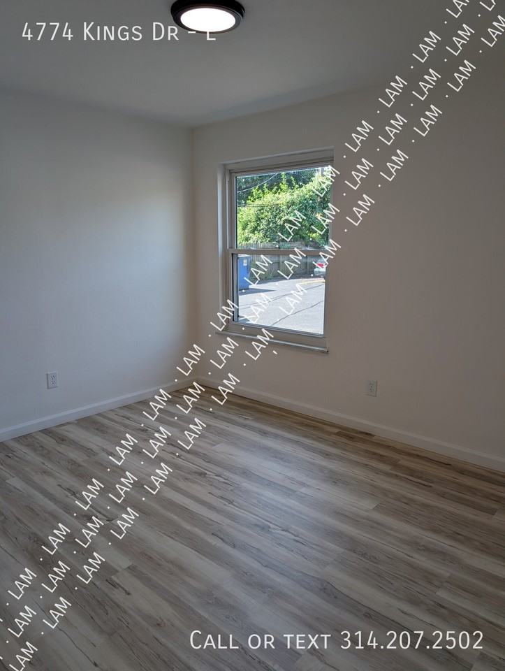 4774 Kings Dr #E - Photo 5 of 8