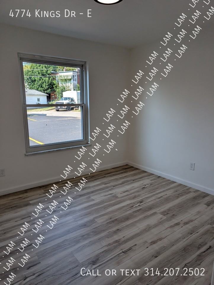 4774 Kings Dr #E - Photo 7 of 8