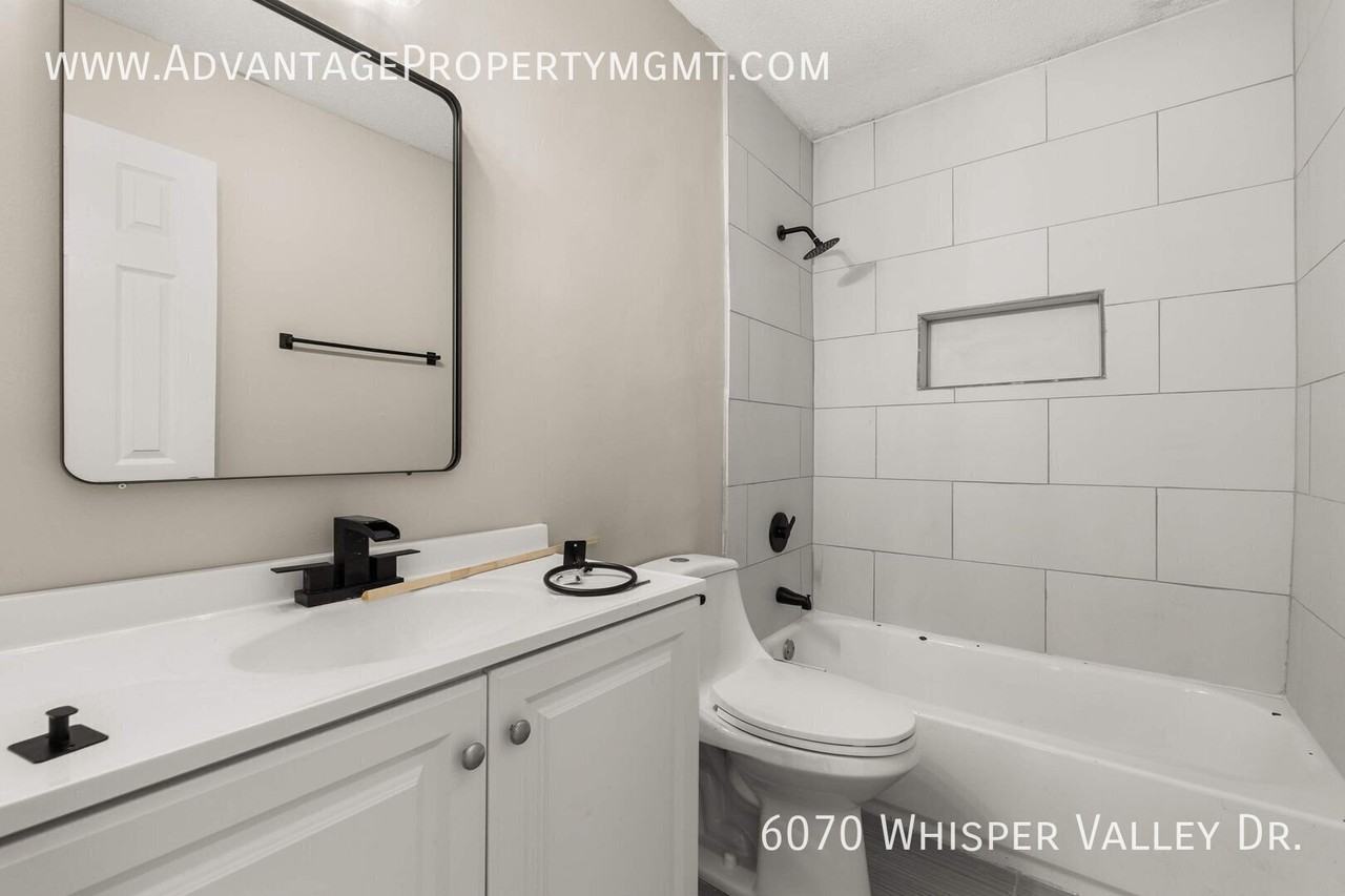 6070 Whisper Valley Dr - Photo 4 of 20
