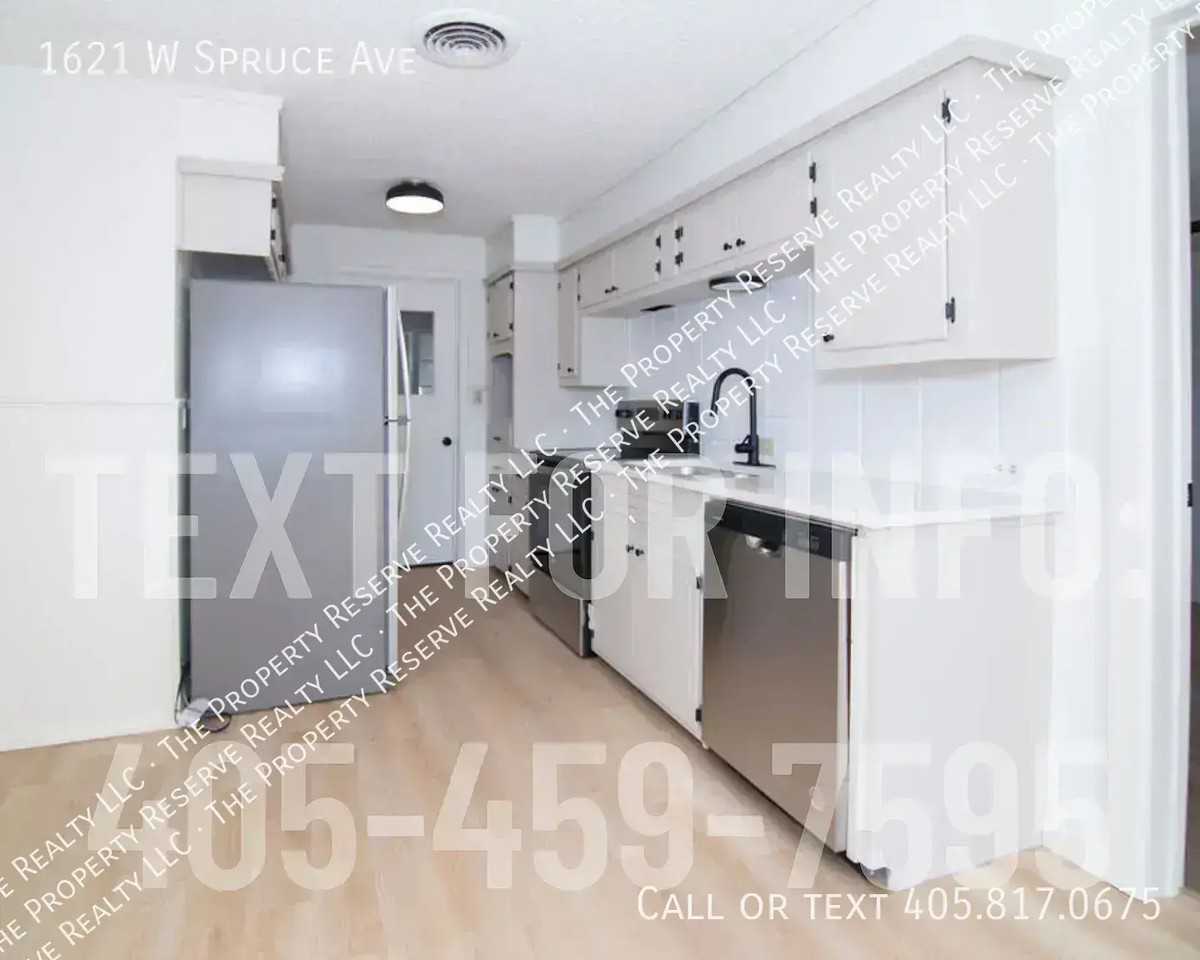 1621 W Spruce Ave - Photo 2 of 19