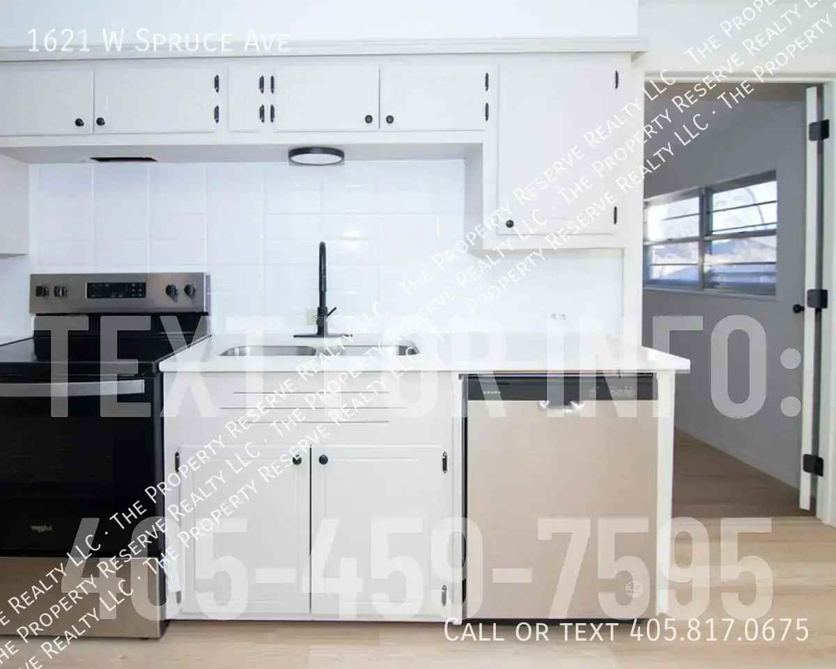 1621 W Spruce Ave - Photo 4 of 19