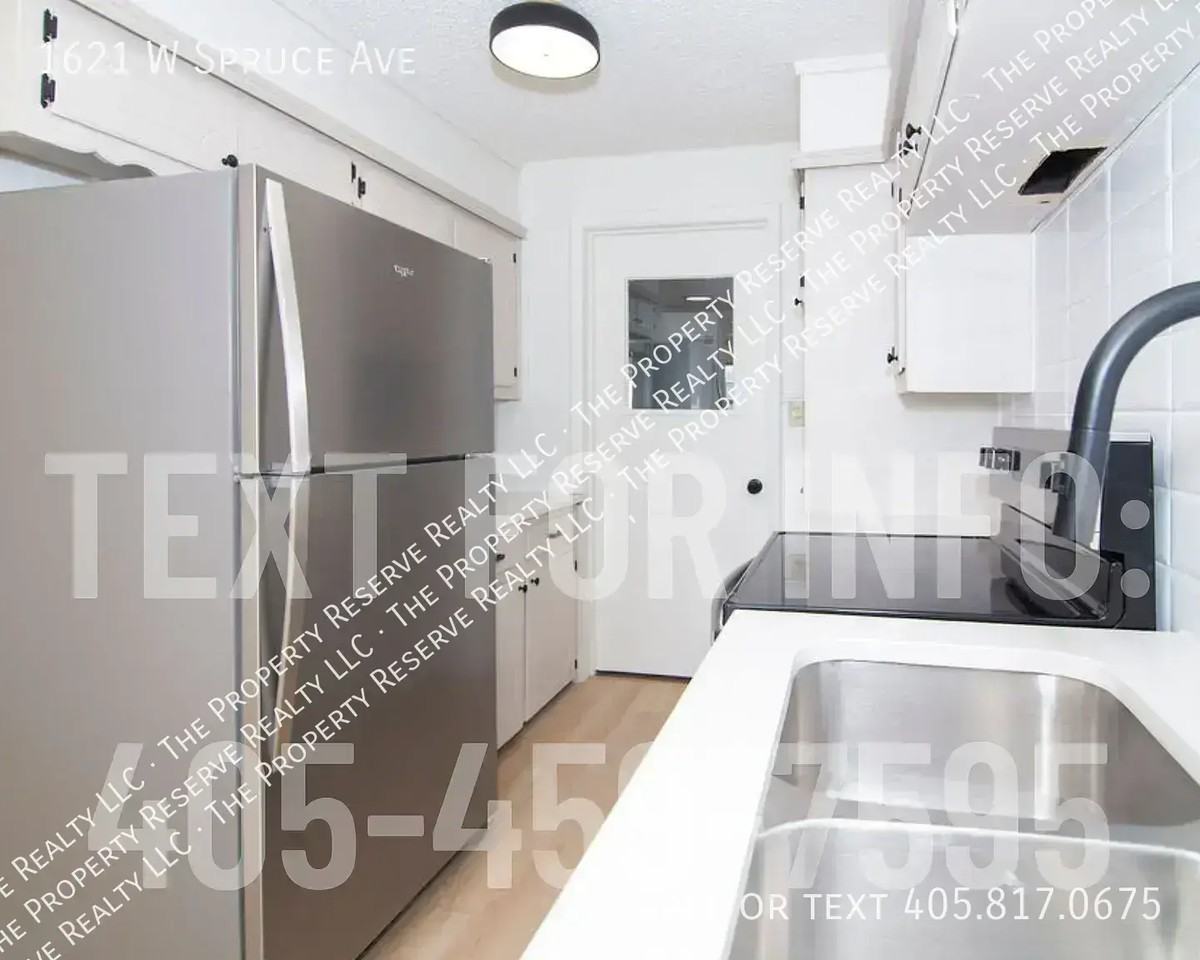 1621 W Spruce Ave - Photo 5 of 19