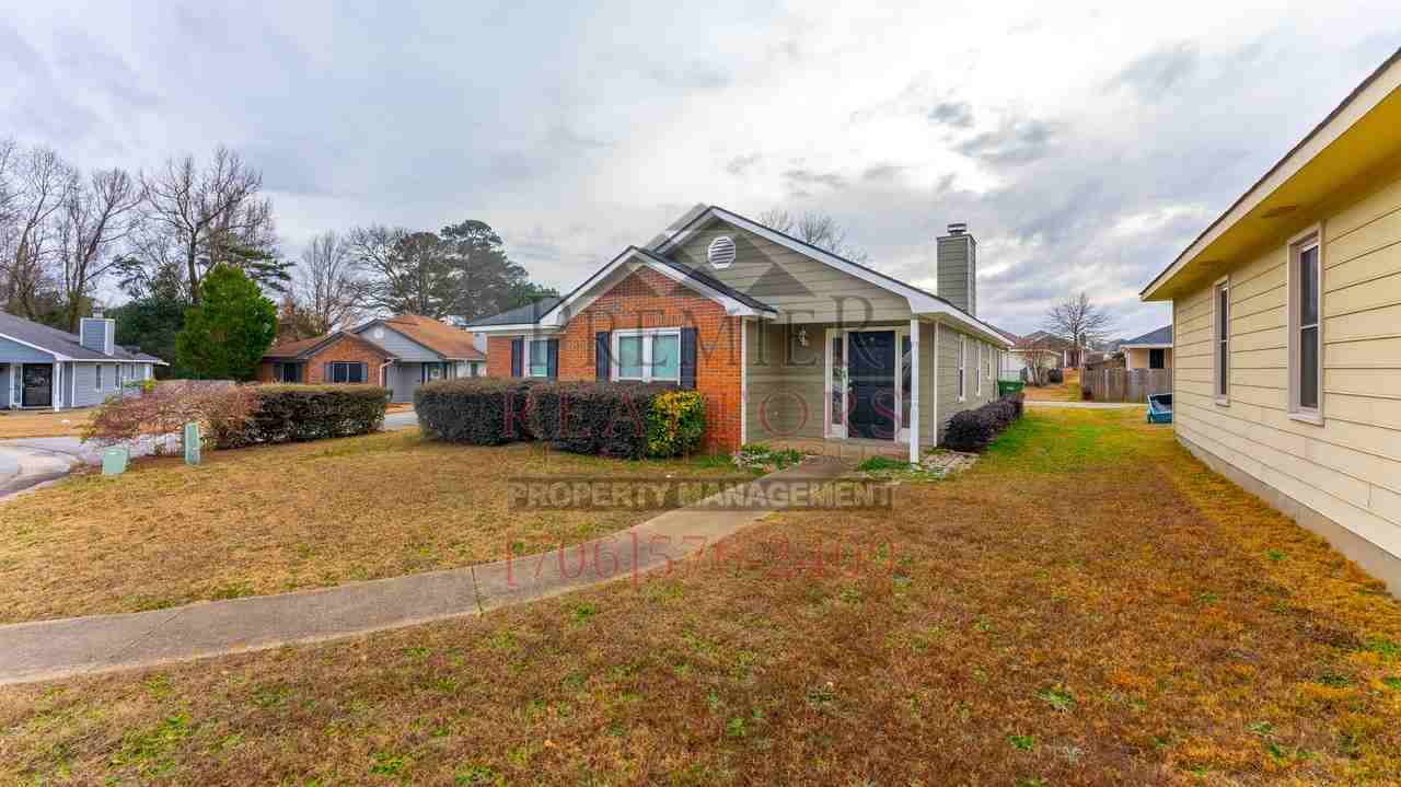 7039 Stoneybrook Dr - Photo 3 of 32