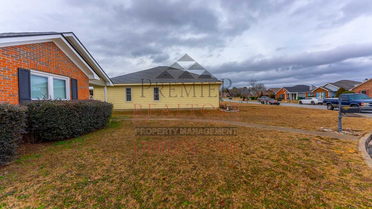 7039 Stoneybrook Dr - Photo 5 of 32