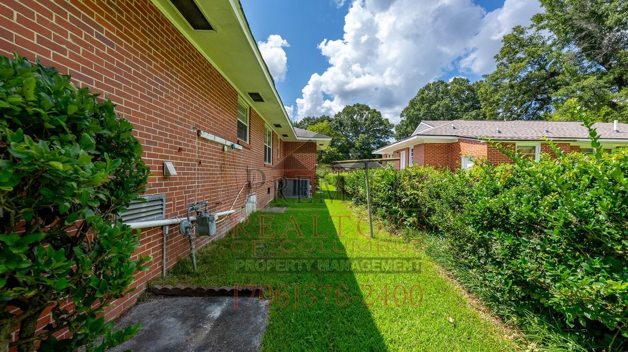 1819 Rosemary Ln - Photo 4 of 29