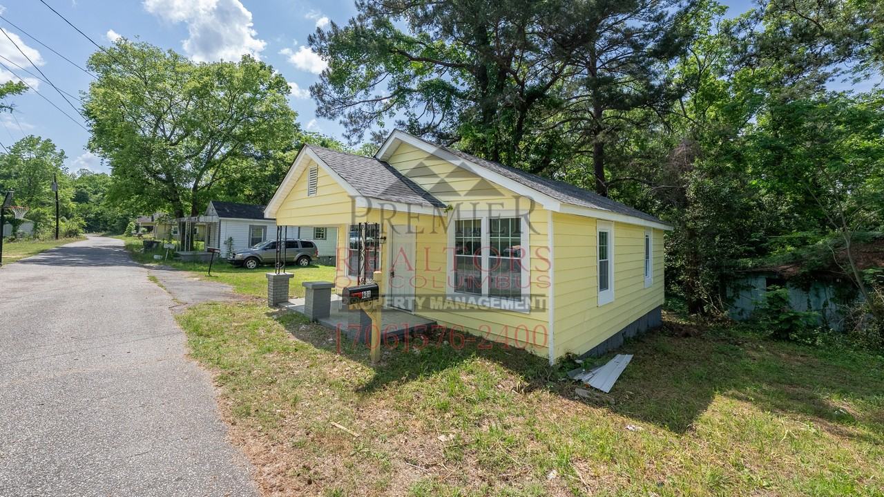 821 13th Ct - Photo 4 of 20