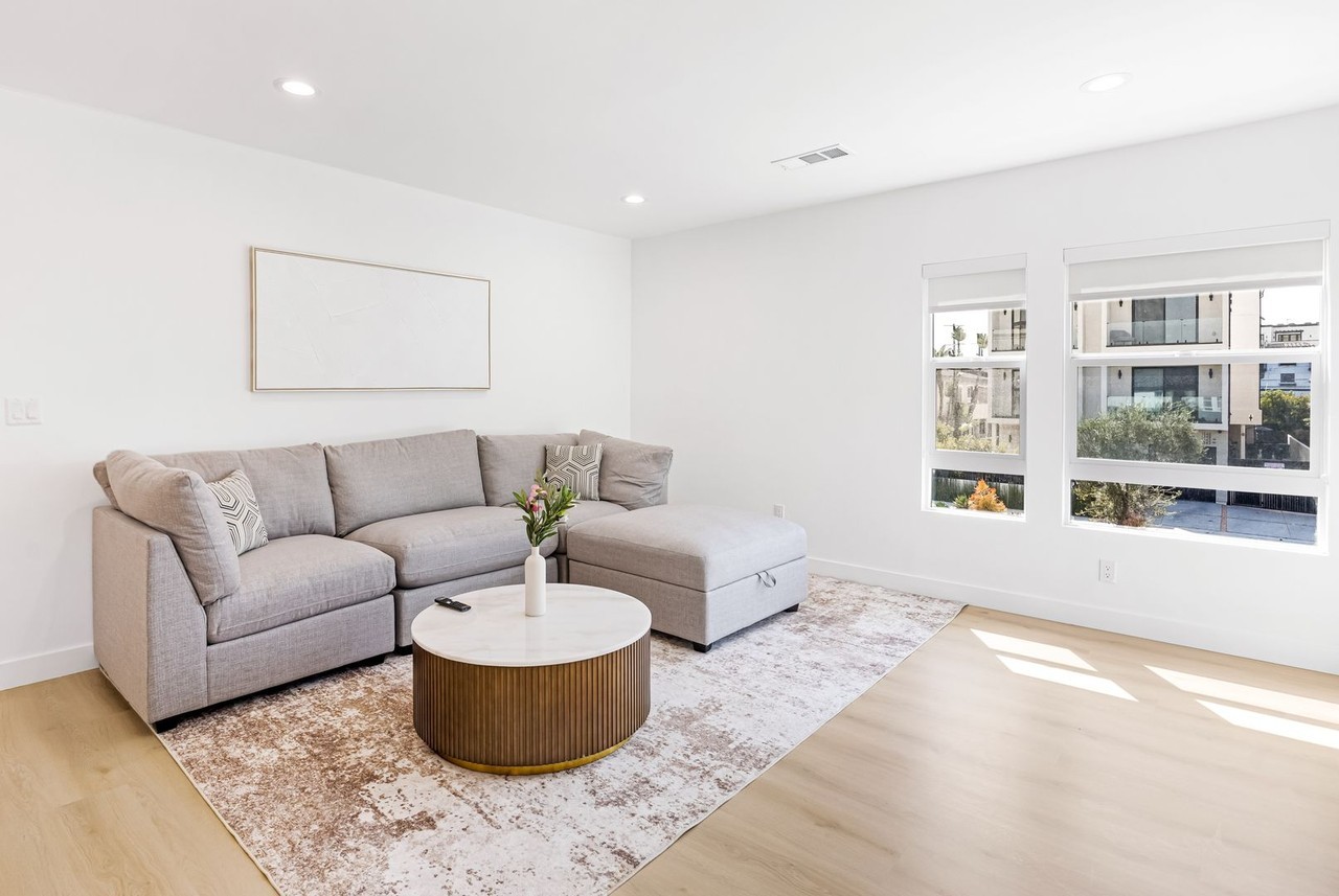 Beautifully Renovated Boutique Property in Prime Mid - Photo 2 of 30