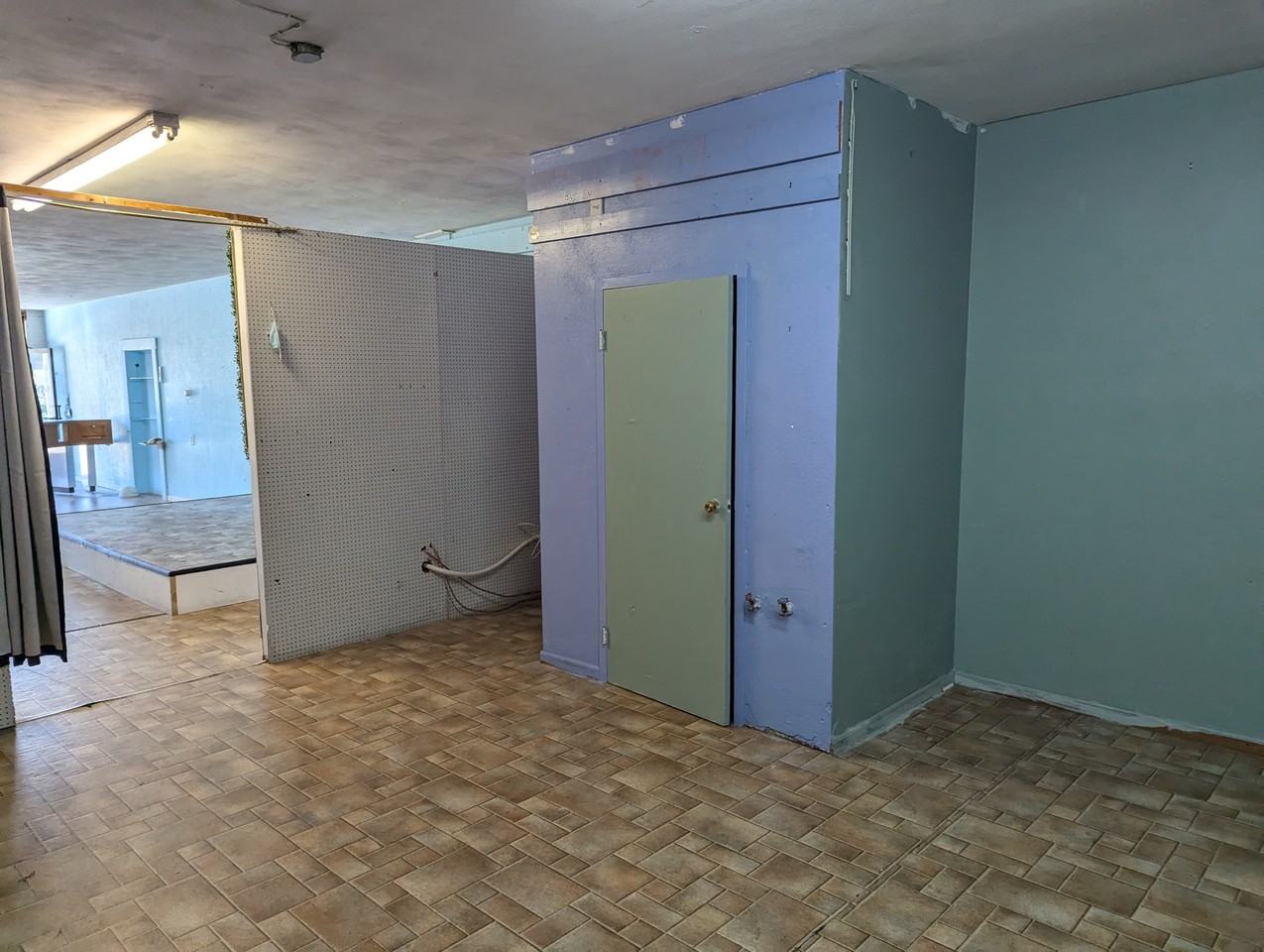 221 South Locust Street - Photo 7 of 10