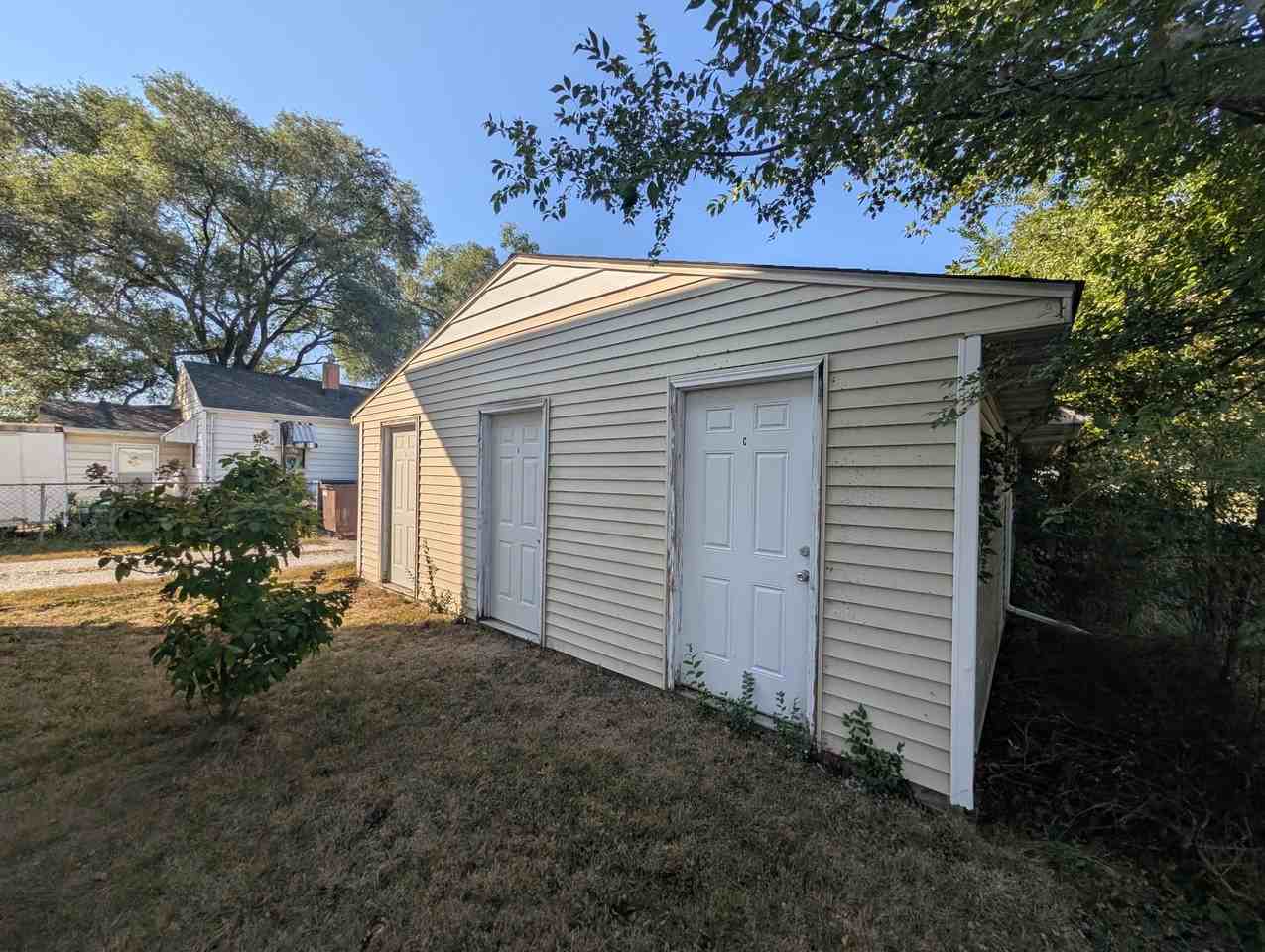422 North Sheldon Street - Photo 6 of 22