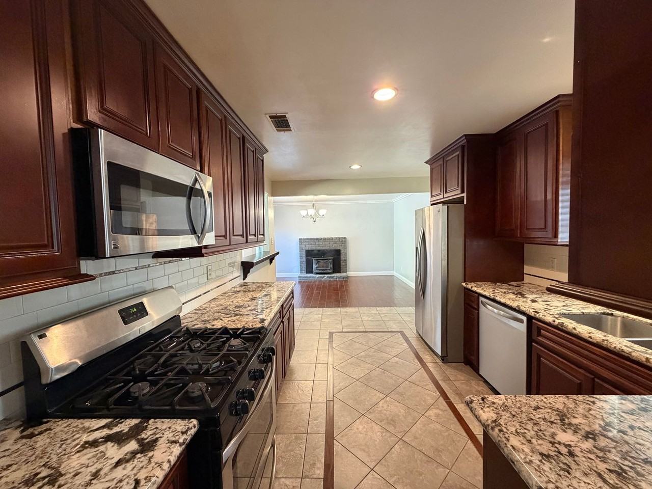 2632 Story Ave - Photo 4 of 22