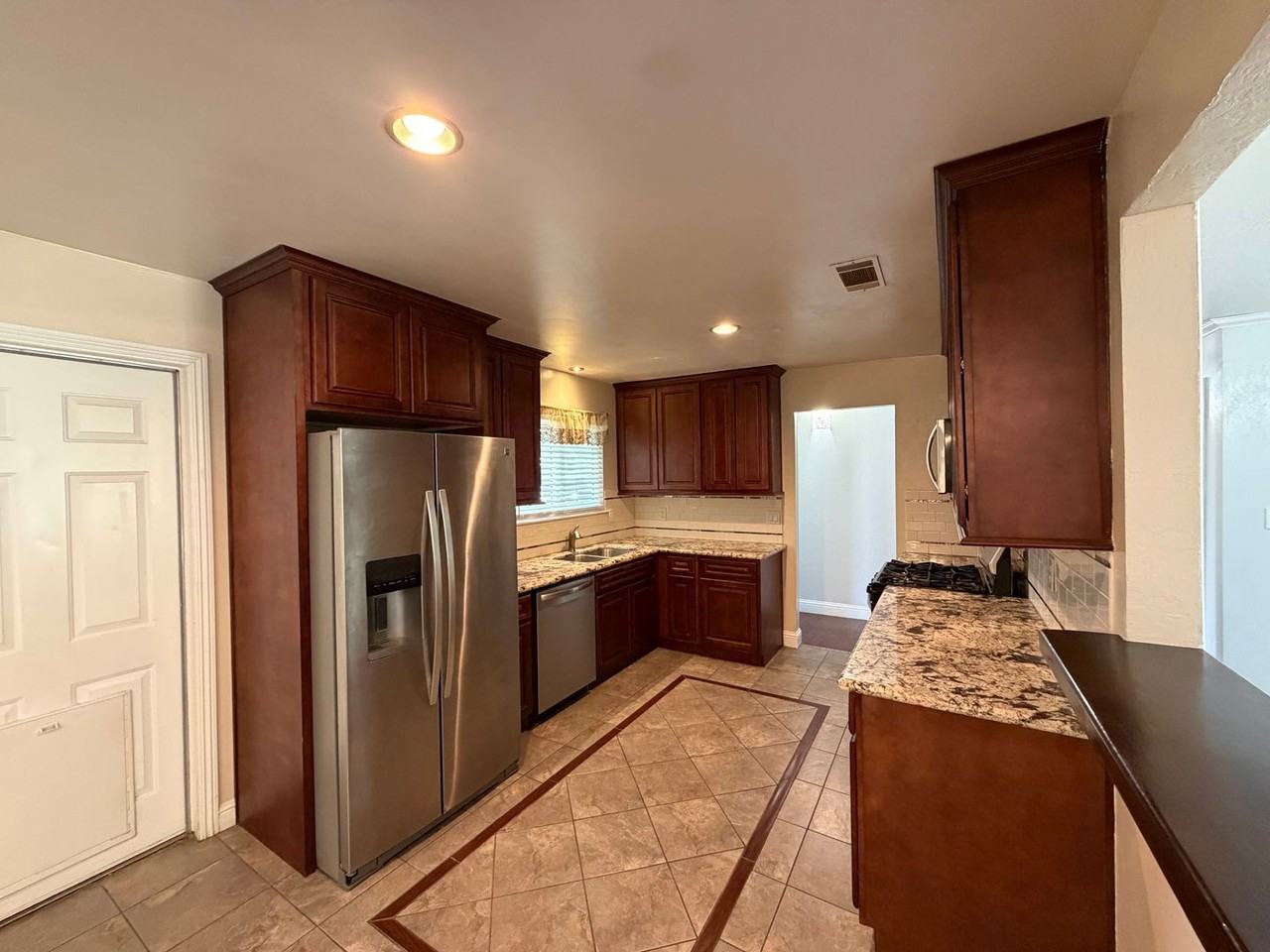 2632 Story Ave - Photo 6 of 22