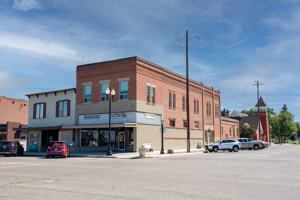 featured image of 819 1st Ave S