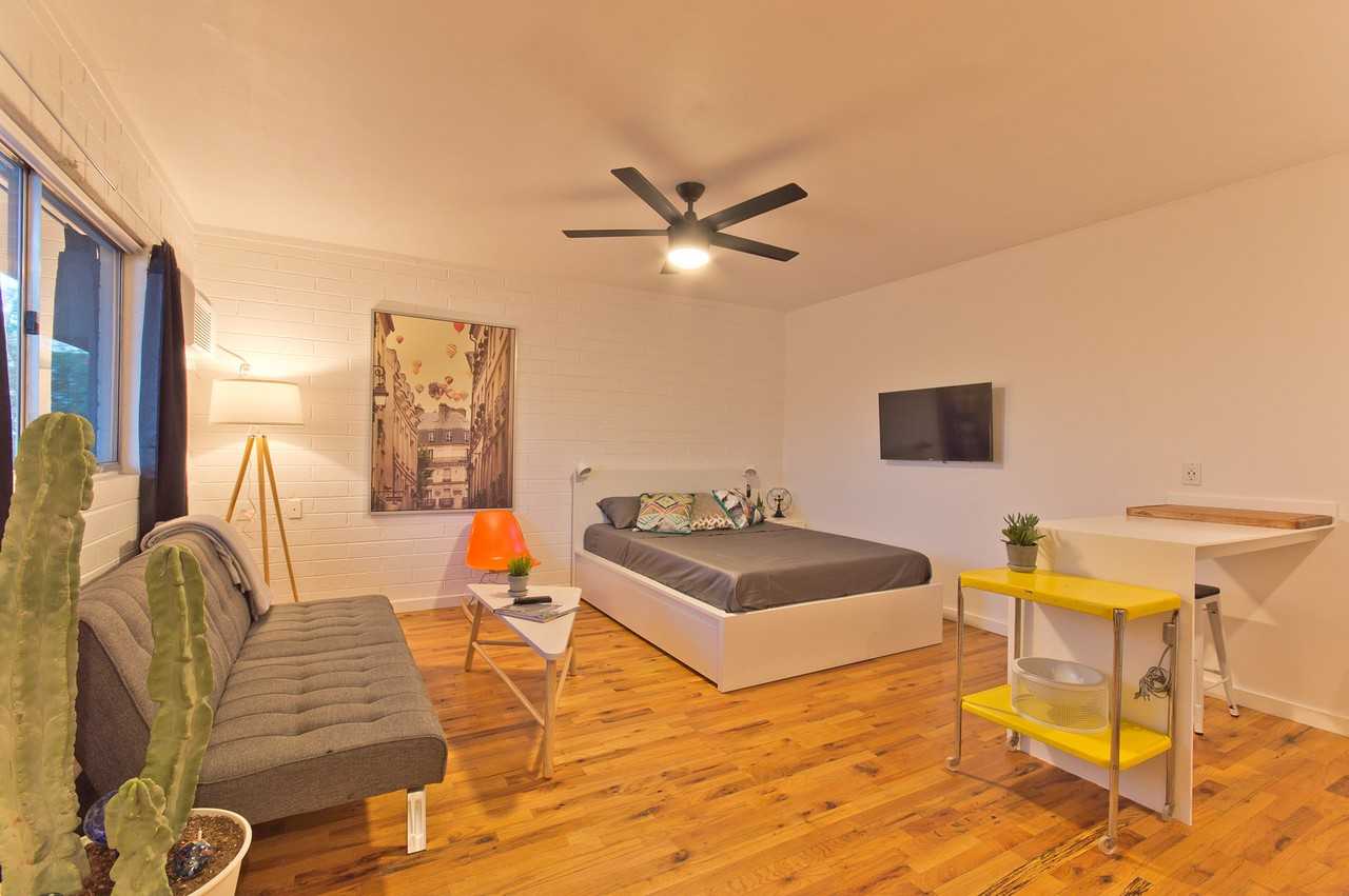 Space on 6th - Photo 2 of 50