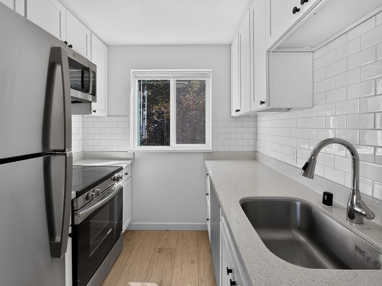 2140 SW Holden St, Seattle - Photo 3 of 35