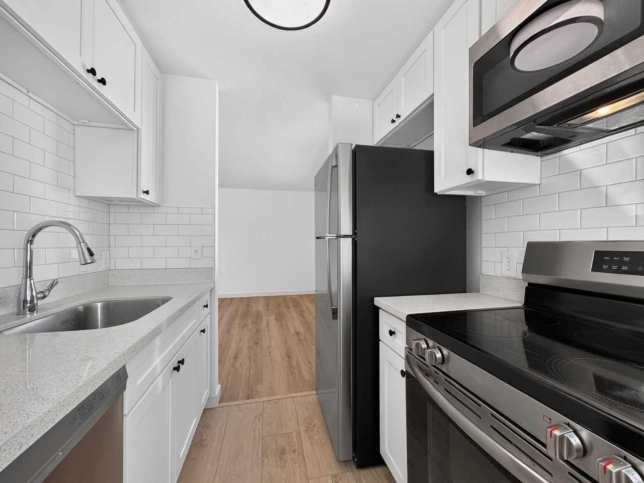 2140 SW Holden St, Seattle - Photo 4 of 35