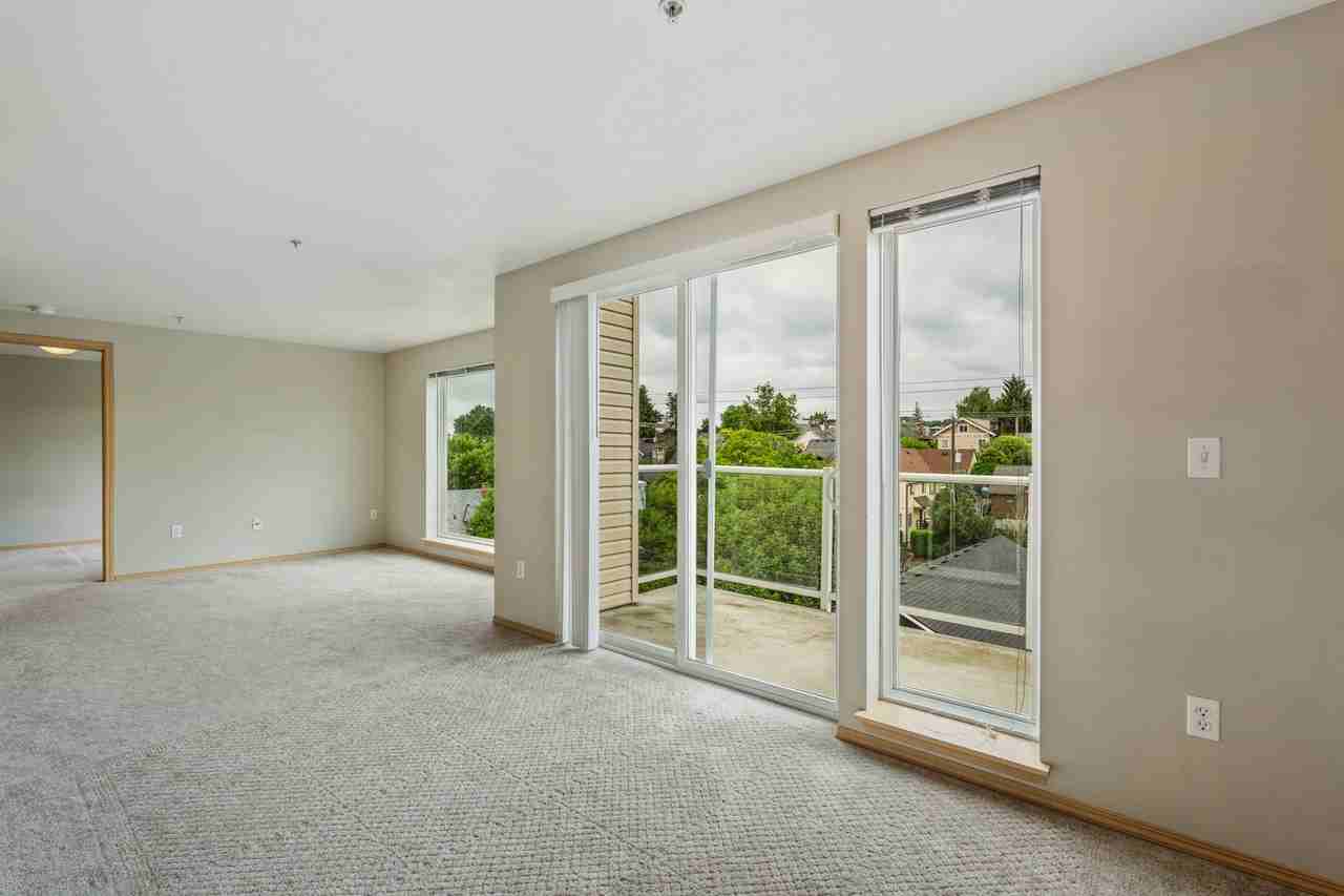 5200 Roosevelt Way NE, Seattle - Photo 2 of 50