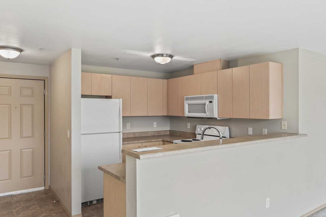 5200 Roosevelt Way NE, Seattle - Photo 5 of 50