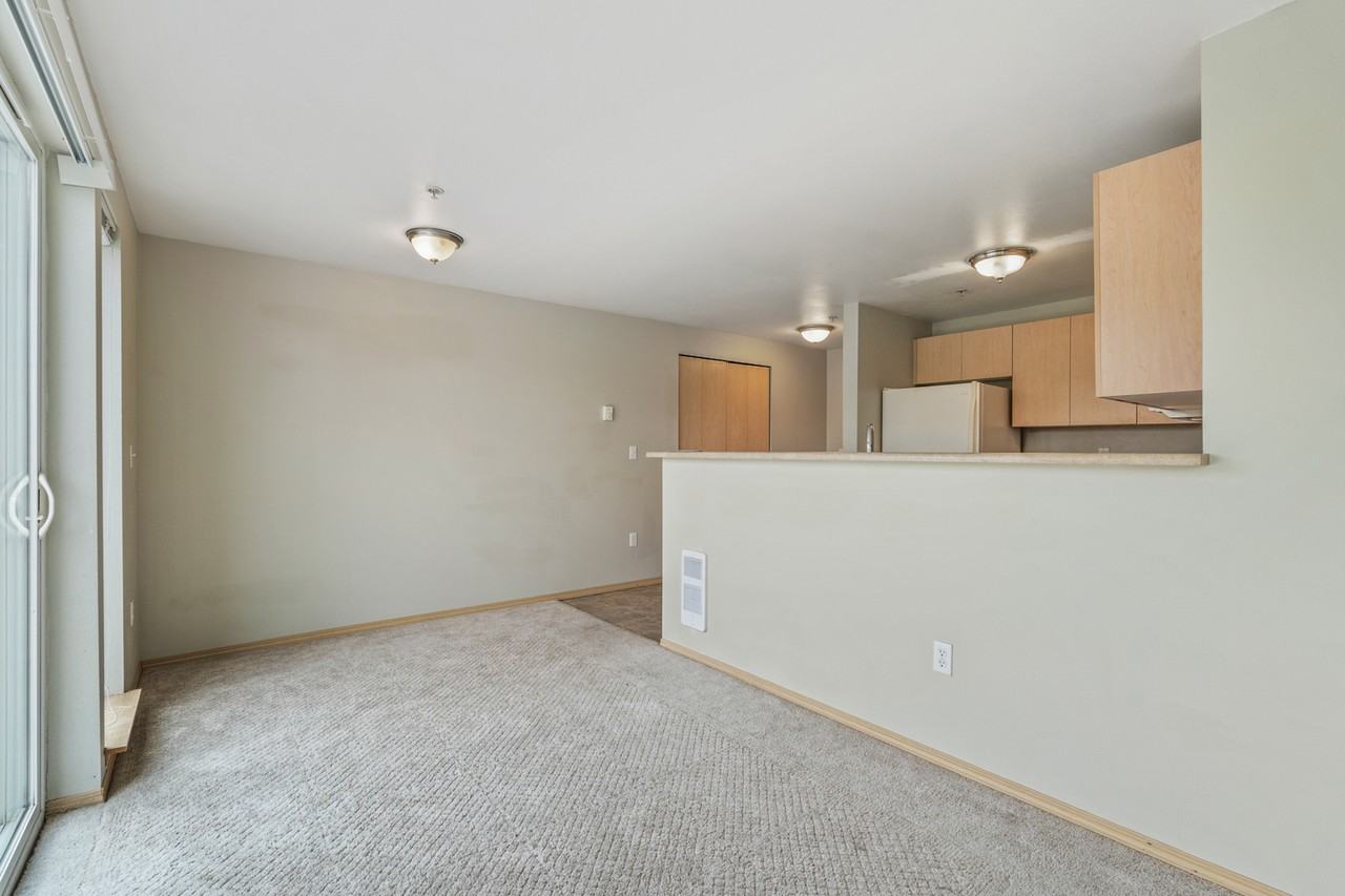 5200 Roosevelt Way NE, Seattle - Photo 7 of 50