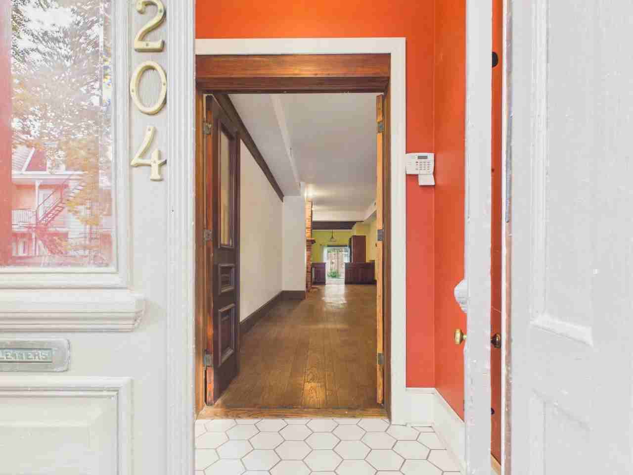 204 Hamilton St - Photo 5 of 38